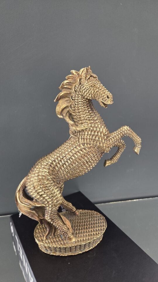 Bera Şahlanan At (İthal Polyester Döküm)