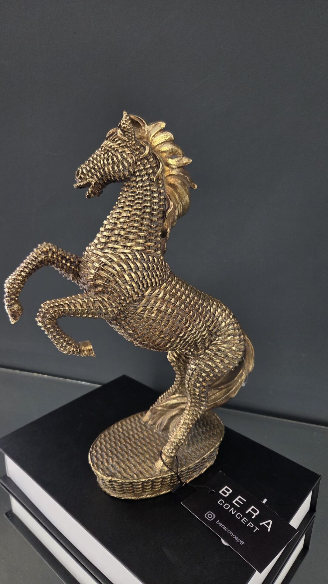 Bera Şahlanan At (İthal Polyester Döküm)