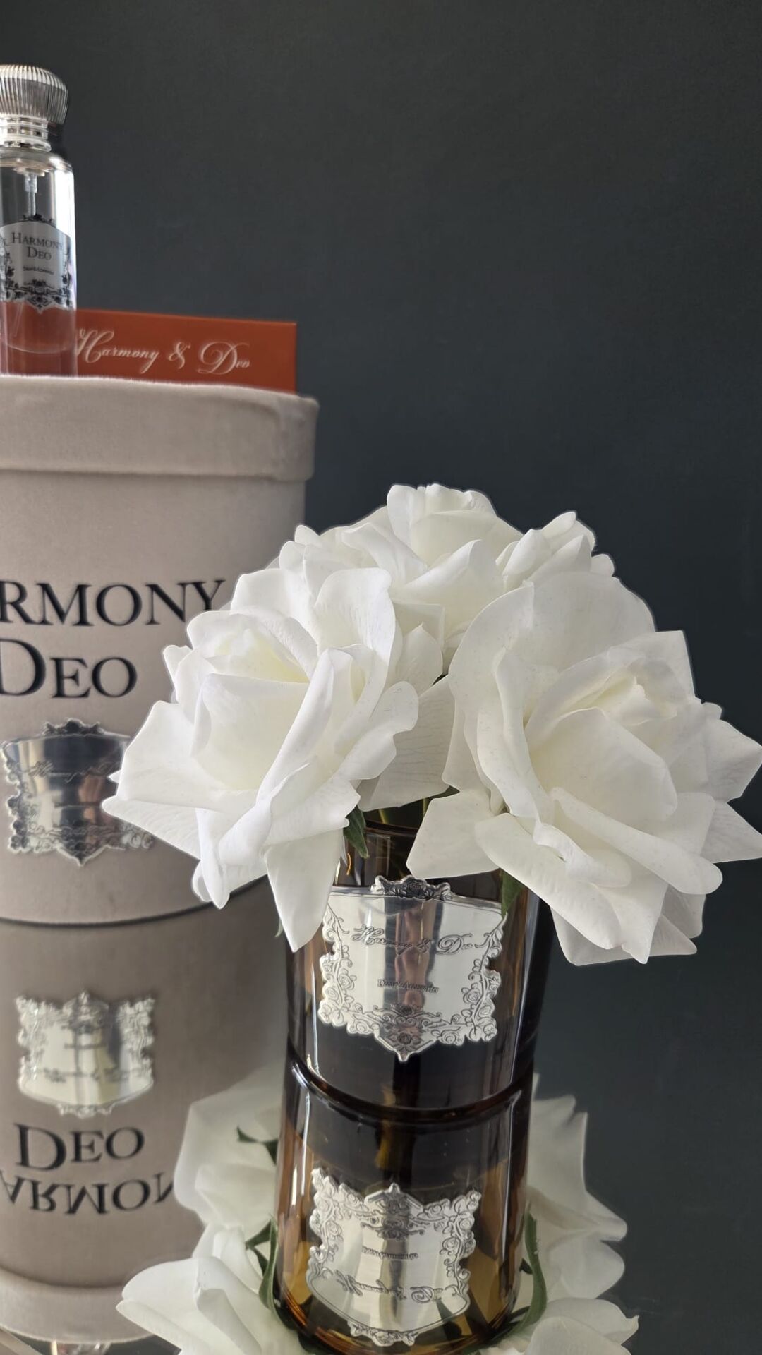 Harmony & Deo Islak Gül Oda Kokusu Beyaz 5 Güllü Kutulu Parfümlü Amber Vazo