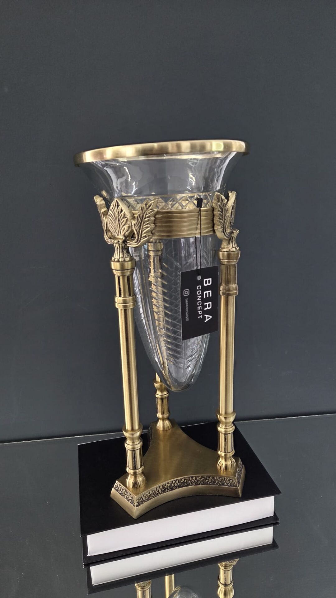 Bera 3 Ayaklı Pirinç Vazo