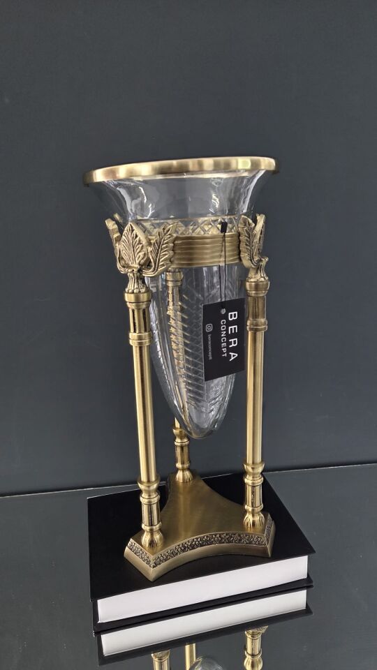 Bera 3 Ayaklı Pirinç Vazo