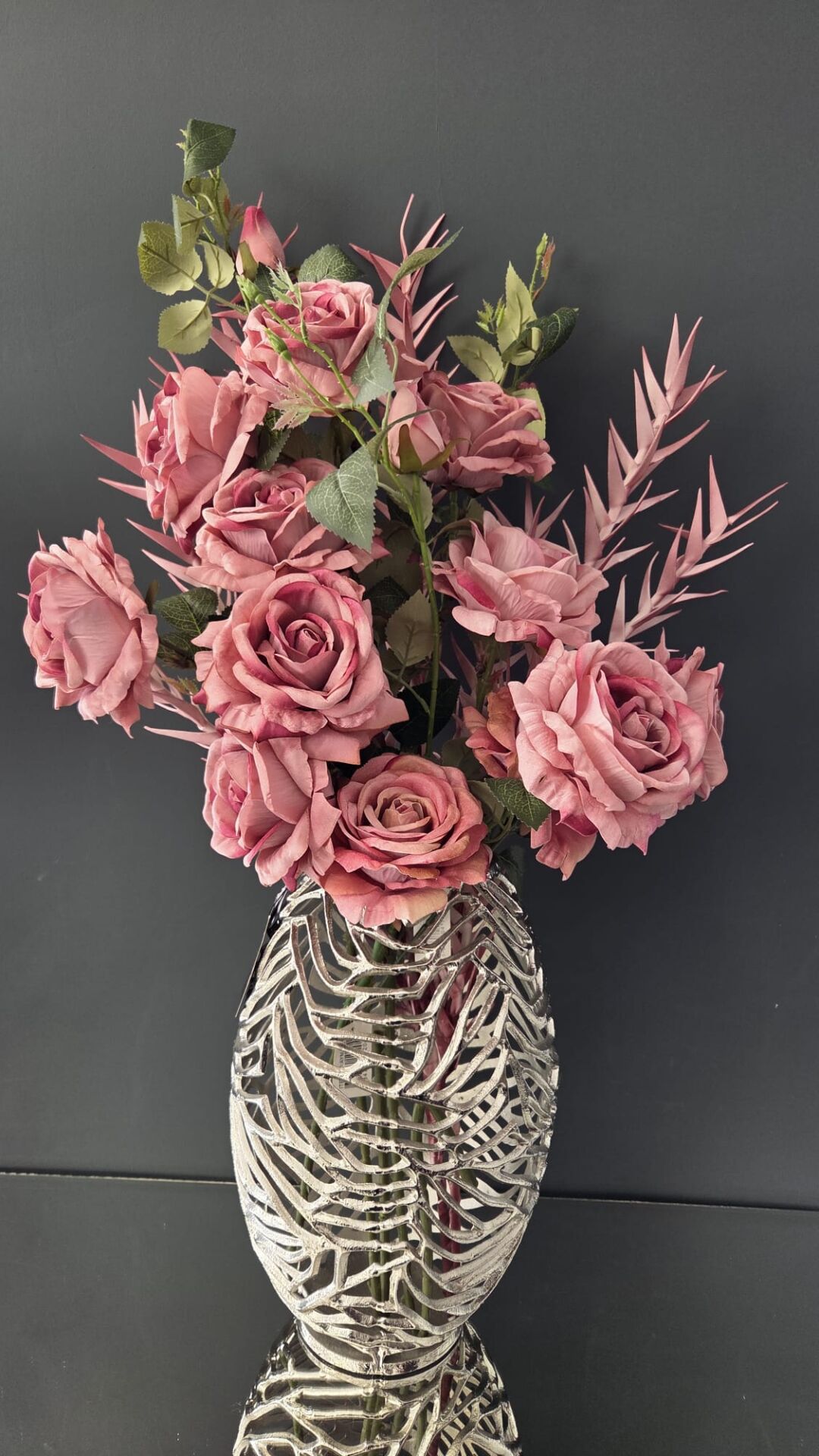 Bera Gümüş Döküm Vazo Kadife Gül Aranjmanlı