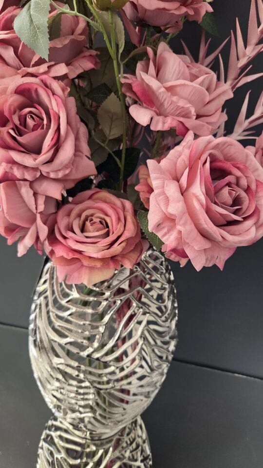 Bera Gümüş Döküm Vazo Kadife Gül Aranjmanlı