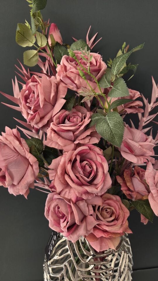 Bera Gümüş Döküm Vazo Kadife Gül Aranjmanlı