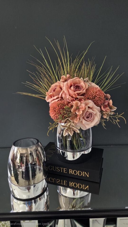 Bera 2'li Metal Gümüş Kaideli Füme Cam Vazolu Çiçek Aranjmanı Set