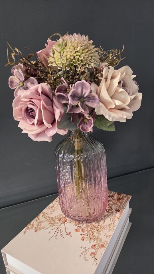 Bera Pembe Cam Vazo Çiçek Aranjmanı