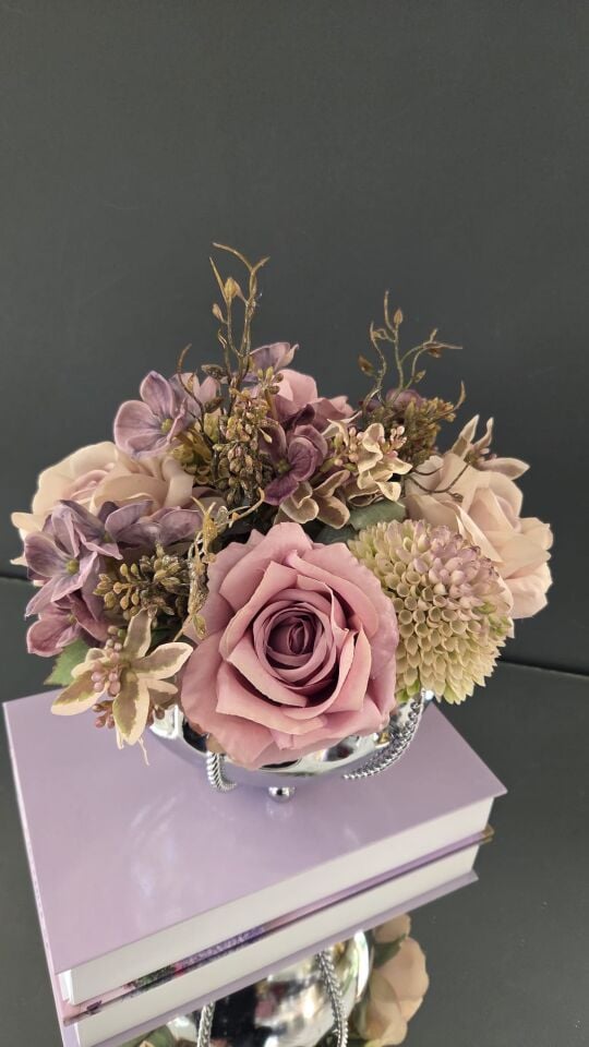 Bera Gümüş Halatlı Saksı Gül Aranjmanı