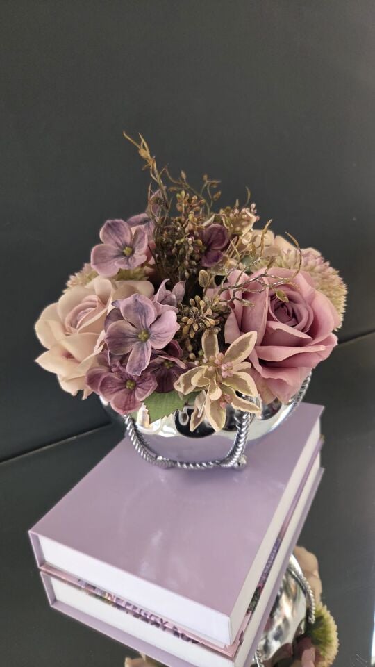 Bera Gümüş Halatlı Saksı Gül Aranjmanı